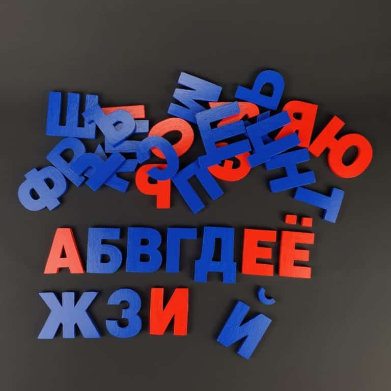 Alphabet russe, grandes lettres en bois