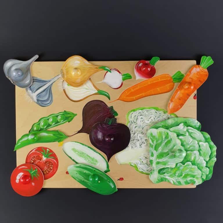 Realistic wooden puzzle - removable vegetables