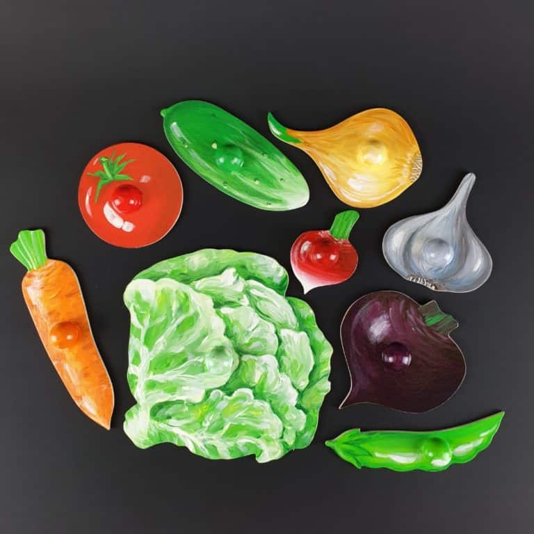 Realistic wooden puzzle - removable vegetables