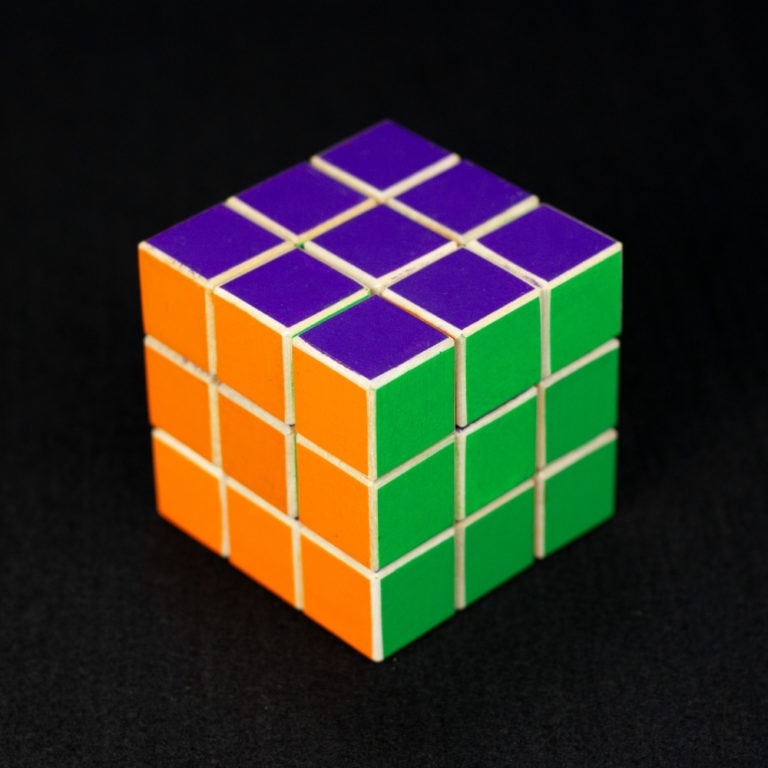 A wooden game inspired by the Rubik's Cube - The Fifth Corner