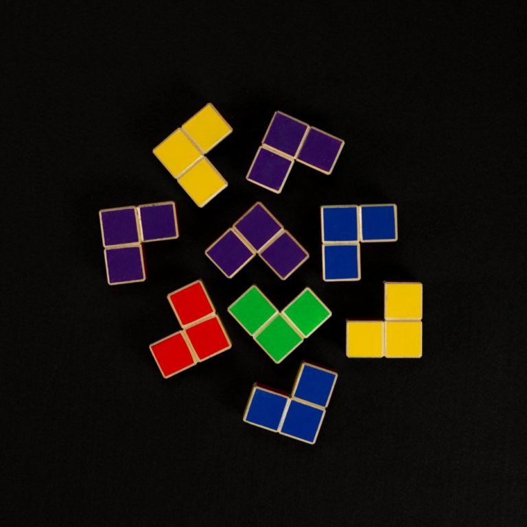 A wooden game inspired by the Rubik's Cube - The Fifth Corner