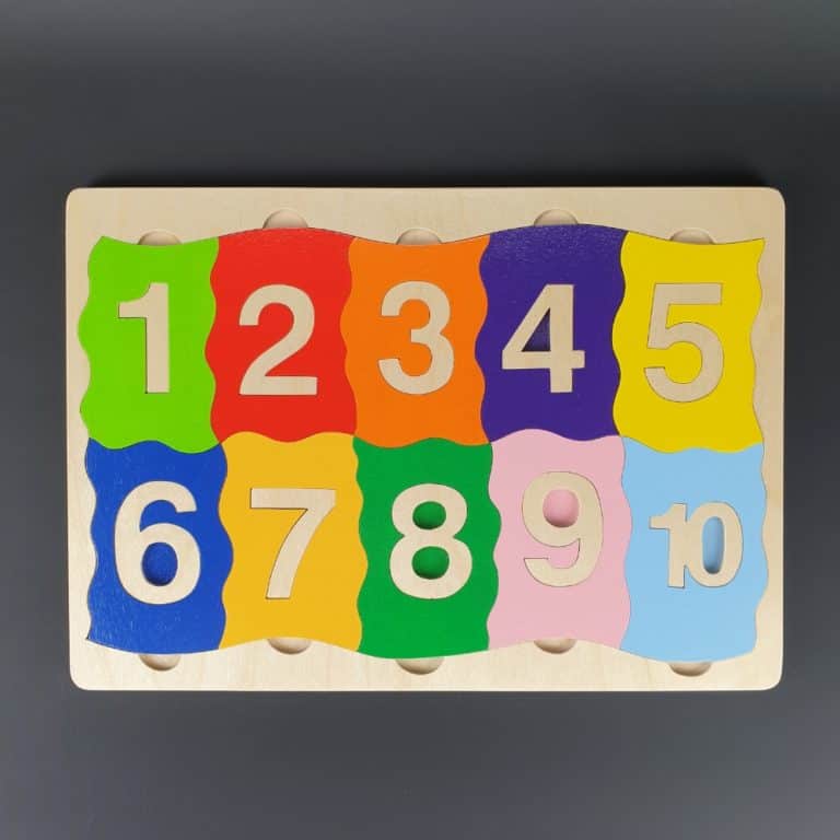 Educational tool for recognizing numbers and learning counting skills - Numbers at the base