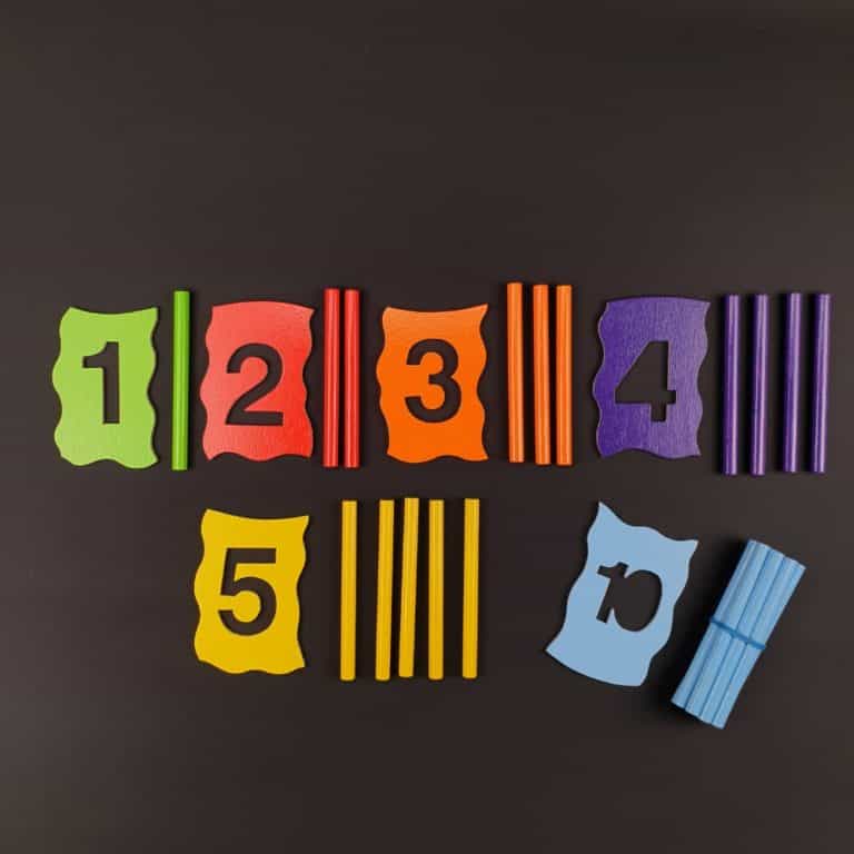 Educational tool for recognizing numbers and learning counting skills - Numbers at the base